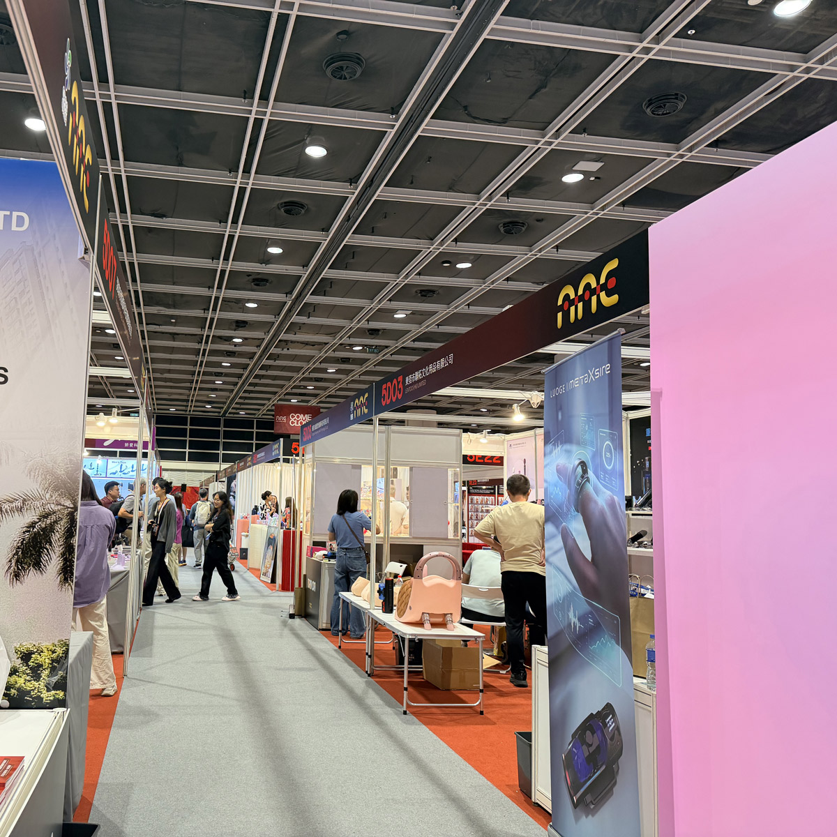 A view of the 2026 AAE exhibition aisle during AIERSHA’s buyer-focused walk-through.